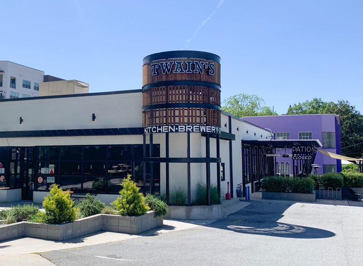 Twain's Billiards & Brewpub exterior